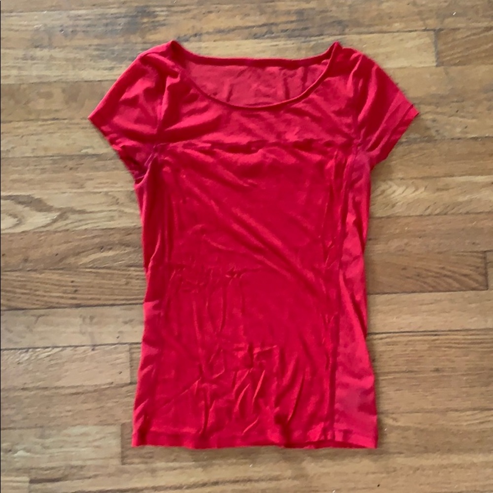 Red express tee with mesh, size small.
